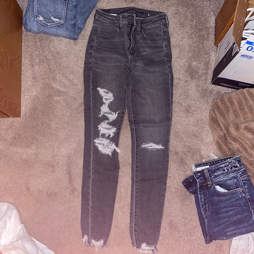 grey ripped american eagle skinny jeans